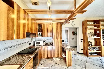 Villa in vendita, Via Pratomaggiore , Desenzano del Garda