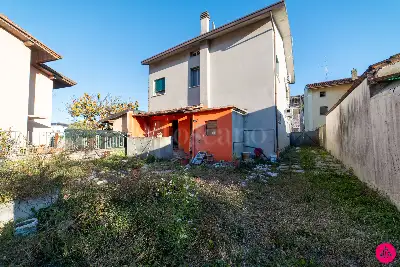 Casa Indipendente in vendita, Via montello, Aviano