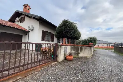 Villa in vendita, Via Milite Ignoto, Robecchetto con Induno