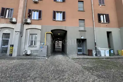 Box in affitto, Via Francesco Guicciardini, Milano