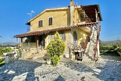 Villa in vendita, Via Giacomo Leopardi, Nepi
