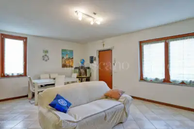 Casa in vendita, Via P. Bozzolo, Marchirolo