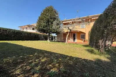 Villa Plurifamiliare in vendita, Viale delle Peonie, Sabaudia