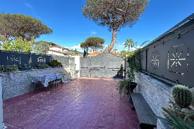 Villino a Schiera in vendita, Via Bedollo, Roma