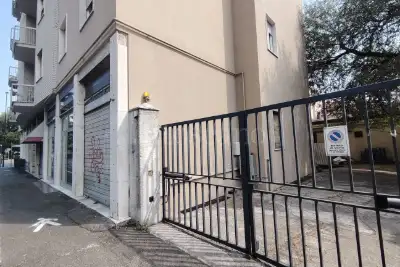 Negozio in vendita, Via Ugo Foscolo, Brescia