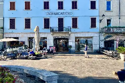 Negozio in vendita, Piazza Matteotti, Desenzano del Garda