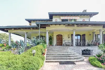 Villa in vendita, Via Edmondo De Amicis, Fino Mornasco