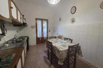 Villino a Schiera in vendita, Via delle Fonti, Prato