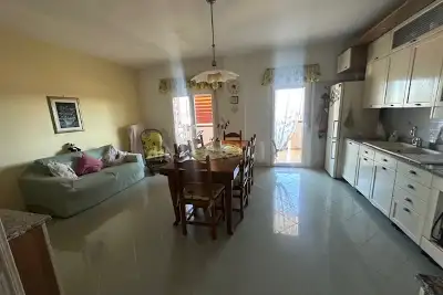 Casa in vendita, Largo Catone, Pomezia