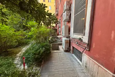 Negozio in vendita, Piazza Ippolito Nievo, Roma