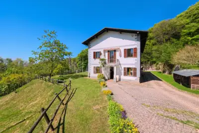 Casa Indipendente in vendita, Via Provinciale, Marchirolo