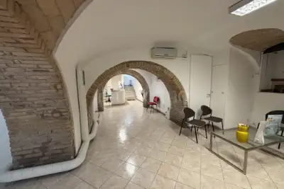 Negozio in vendita, Piazza Ippolito Nievo, Roma