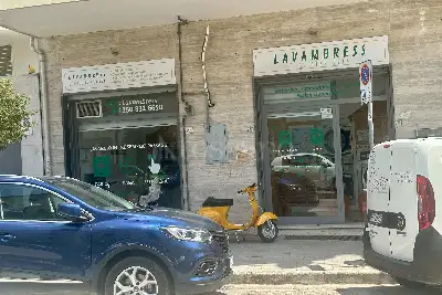 Negozio in vendita, Via Battistessa Caserta , Caserta