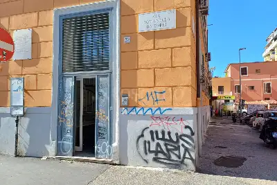Negozio in vendita, Via Romanello da Forlì, Roma