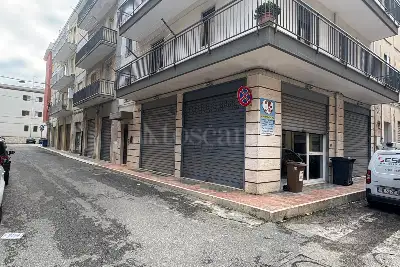 Negozio in affitto, Via Tenente Nino Antelmi, Ostuni