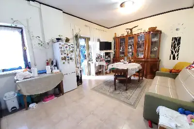 Casa in vendita, Via Montevideo, Pomezia