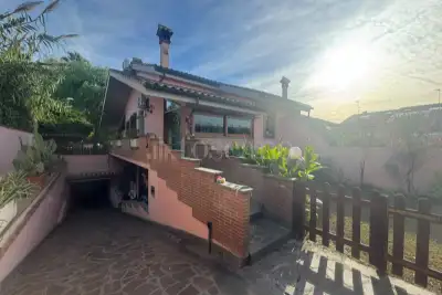 Villa in vendita, Via Giulio Bertoni, Roma