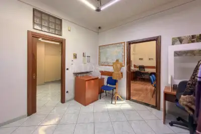 Negozio in vendita, Piazza Santa Maria degli Angeli, Napoli