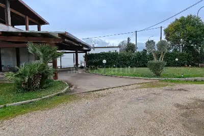 Villa in vendita, Via Le Ferriere, Latina