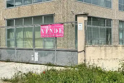 Capannone in vendita, Via Newton, Avezzano