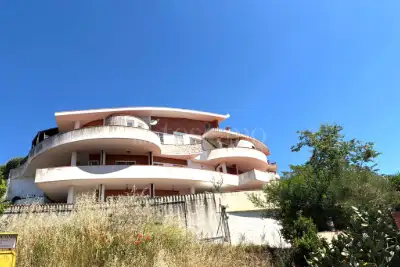 Villa Plurifamiliare in vendita, Vicolo della Riserva del Fontanile, Roma