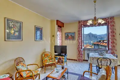 Casa in vendita, Via A. Manzoni, Brusimpiano