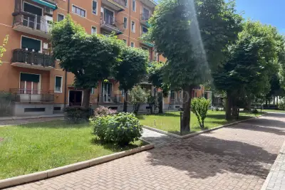 Casa in vendita, Via Lorenteggio, Milano