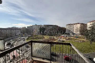 Casa in vendita, Via Lorenteggio, Milano