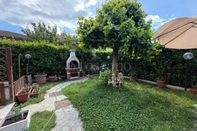 Villa Bifamiliare in vendita, Via Rubiana, Roma
