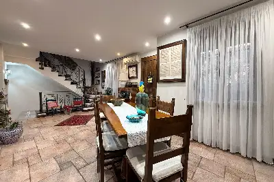 Villino a Schiera in vendita, Largo Rovedine, Opera