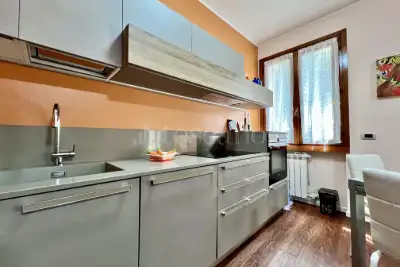 Casa in vendita, Via Lorenzini, Desenzano del Garda