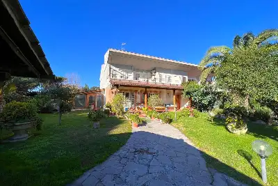 Villa in vendita, Via Alceo, Roma