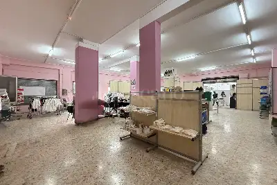 Negozio in vendita, Via Italica, Pescara