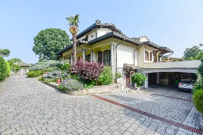 Villa in vendita, Via Edmondo De Amicis, Fino Mornasco