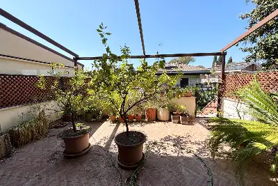 Villino a Schiera in vendita, Via Ernesto Basile, Roma