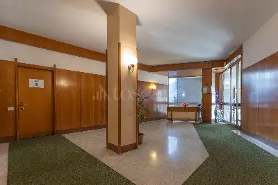 Casa in vendita, Via Giovanni Pascoli, Milano