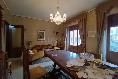 Casa in vendita, San Giovanni La Punta, Via Buscemi, salone doppio, cucina abitabile, tre camere, servizio, lavanderia., San Giovanni la Punta