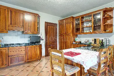 Villa in vendita, Via Ferruccio Pellini, Marchirolo