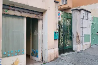 Negozio in vendita, Via Eleonora d'Arborea, Roma