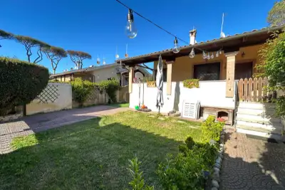 Villa in vendita, Viale di Castel Porziano, Roma