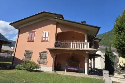 Villa in vendita, Via F. Petrarca, Sarezzo
