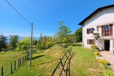 Casa Indipendente in vendita, Via Provinciale, Marchirolo