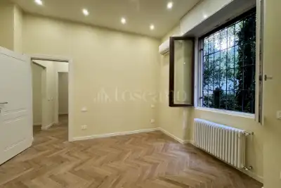Casa in vendita, Viale Tunisia, Milano