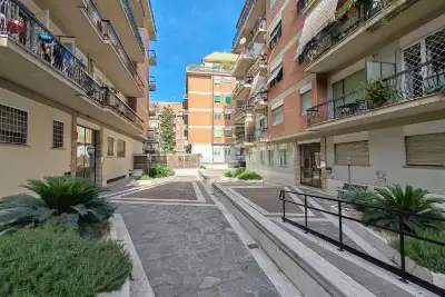 Casa in vendita, Via Silvestri, Roma