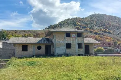Casa Indipendente in vendita, Via Santa Barbara, Capistrello