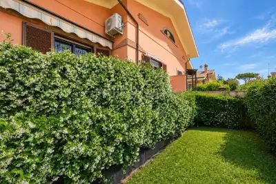 Villa in vendita, Via Lauregno, Roma