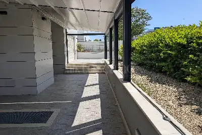 Negozio in vendita, Viale Gianluigi Bonelli, Roma