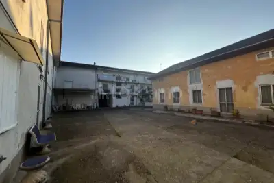 Negozio in vendita, Via Ginetta Caccianotti, Biandrate