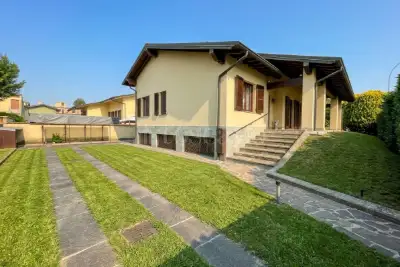Villa in vendita, Via Fratelli Rosselli, Lograto