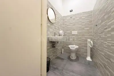 Negozio in vendita, Via Volvinio, Milano